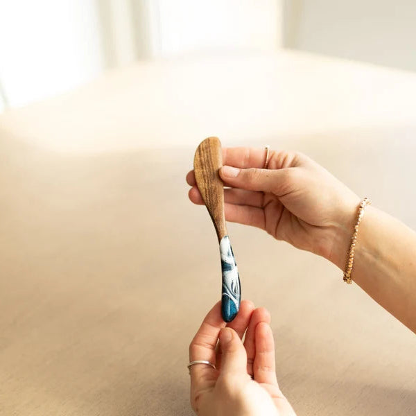 Acacia Navy & White Cheese Spreader